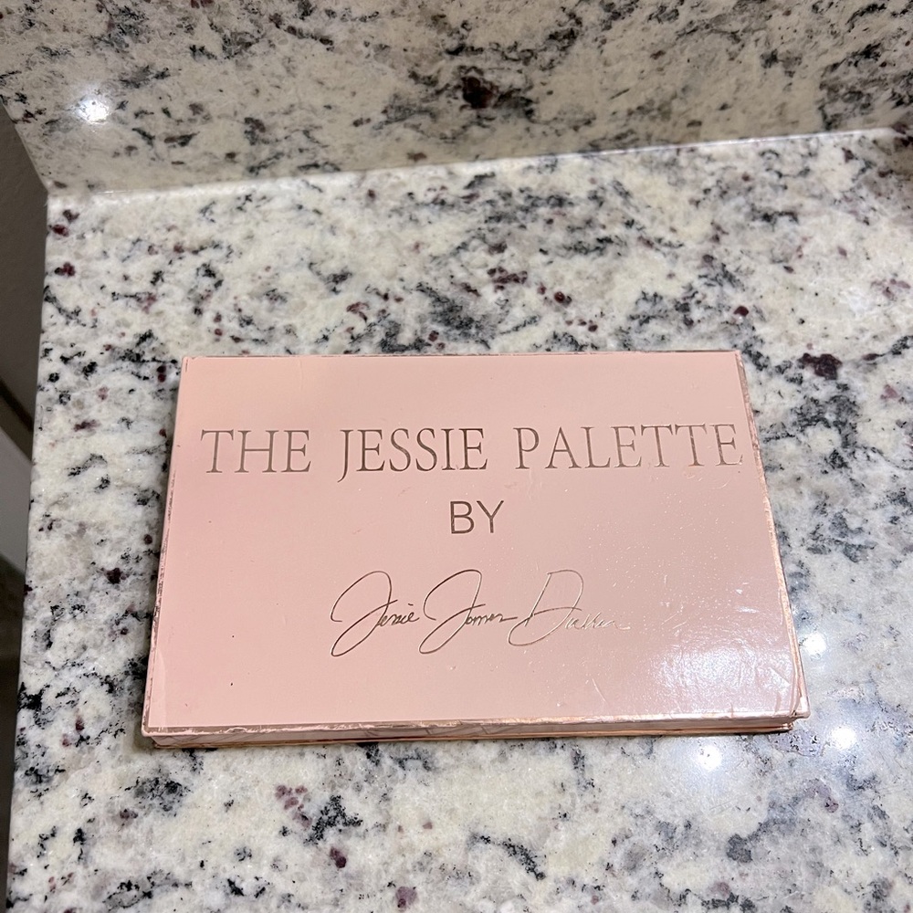 Jessie James Decker eyeshadow Palette